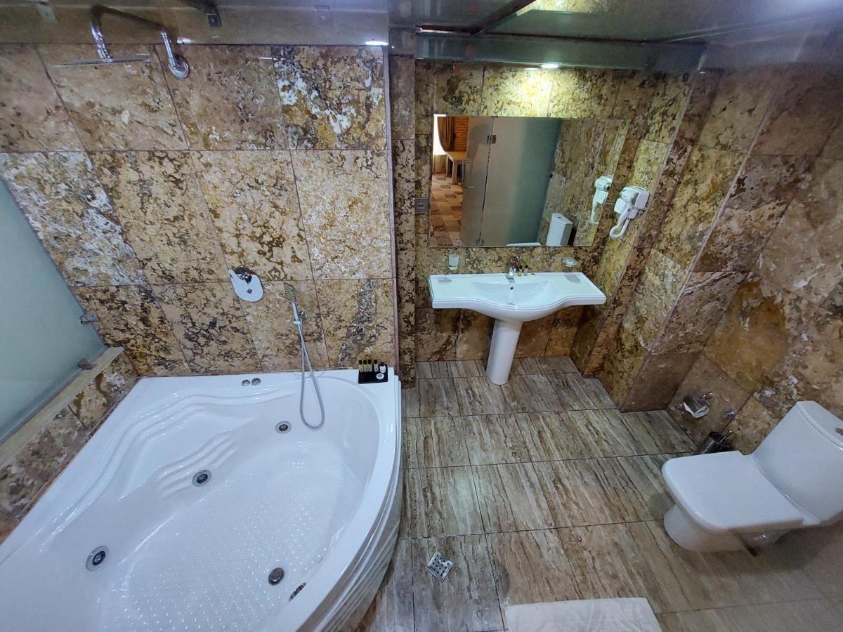 Karvansaray Sah Abbas Hotell Gəncə Exteriör bild